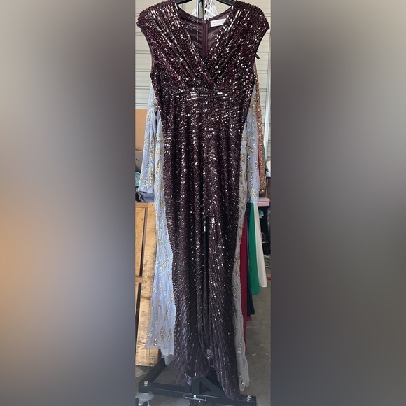 Mac Duggal 5441 NWOT CAP SLEEVE SEQUINED EVENING GOWN - Picture 4 of 7